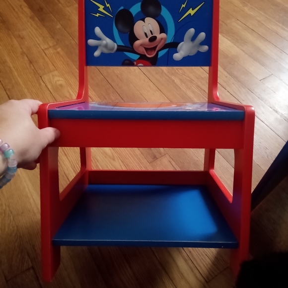 Mickey Mouse table and chairs - Picture 7 of 7